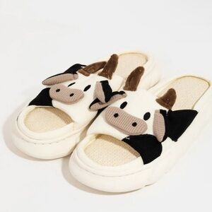 Boutique Cow Slippers Size Large New with tags